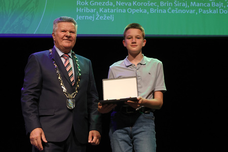 ZLATE PETICE 64 FOTO LJUBO VUKELIČ